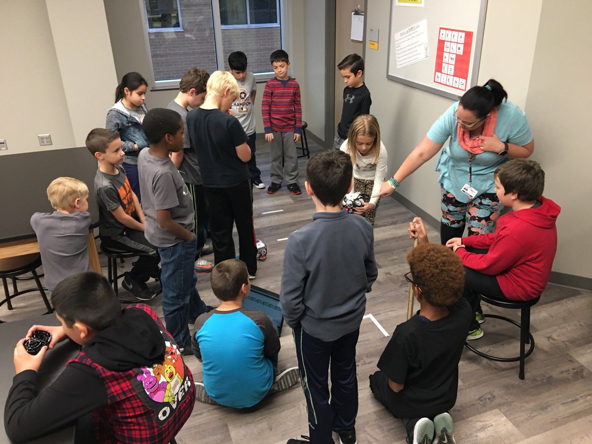 mrsakopp's tweet image. Groves Robotics teams making their way through challenges. #grizzlyrobots #GrizzlySolvers @HumbleISD_GE @kglover_prek