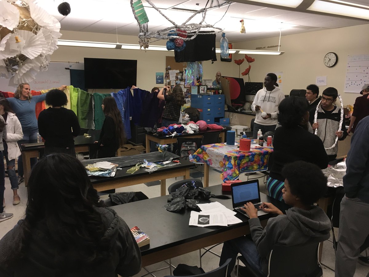 ndsteinmetz's tweet image. @dubsmitheagles preparing for student showcase on 12/20/17 from 5-7pm. Come see the amazing work created by students and enjoy delicious food! @apsPLP @aurorak12 @AuroraStory303