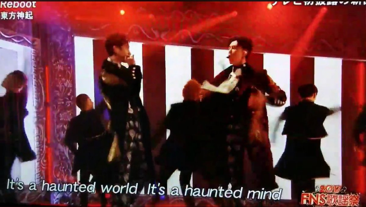 lovenho206's tweet image. 昨日に引き続き今日も朝からこの方に痺れてます❤️
緊張から解き放たれかのようにキングなユノを見せつけてる姿に痺れながらも胸熱😭❤️
ジャケットの裾もシャツのリボンタイ？も嬉しそうに楽しそうにユンホと舞ってますね😭←
#FNS歌謡祭東方神起 
#Reboot 
YUNHO from 東方神起 Burning Down
