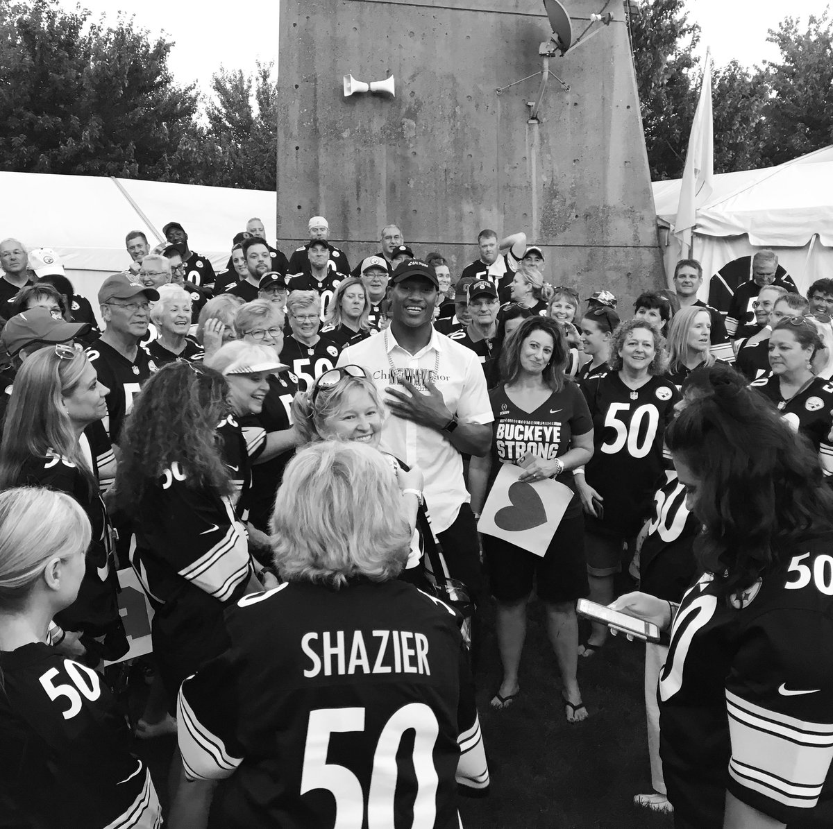 VernonShazier's tweet photo. When life changes before you and fear grips you cling to the Lord who understands your every need, question and heart’s cry. I’m trusting God for a better tomorrow.
#prayfor50
#Shalieve https://t.co/12XDO9Yir9