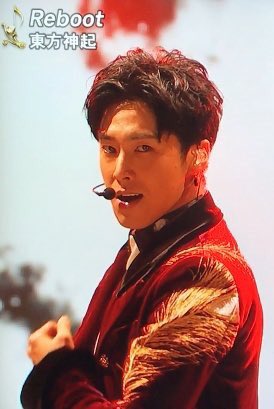 lovenho206's tweet image. #FNS歌謡祭東方神起  
カッコよさと美しさを際立たせてくれた衣装担当さんとヘアメイクさんに臨時ボーナス差し上げたいぐらい💝
どの衣装も本当に素敵でした✨

#Reboot東方神起 
#ユノ
YUNHO from 東方神起 Burning Down