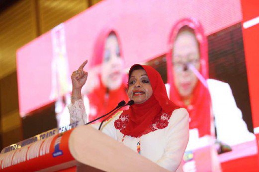 anakledang's tweet photo. Shahrizat Berterima Kasih Kepada Kesetiaan Wanita UMNO https://t.co/Z971iNKBbJ https://t.co/dDmROjrPGO
