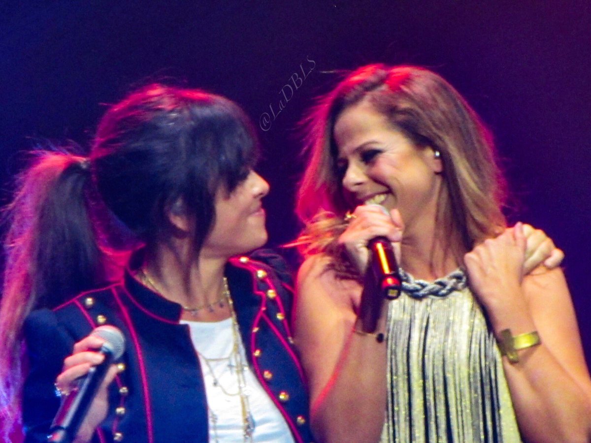 PastoraSoler's tweet photo. Toma mi corazón ❤️ yo te lo dejo ahí!!!!!!!Gracias por tu verdad y tú emoción! Momento q me guardo para siempre en mi alma!! @vanesamartin_ https://t.co/0TbaRwVVJ3