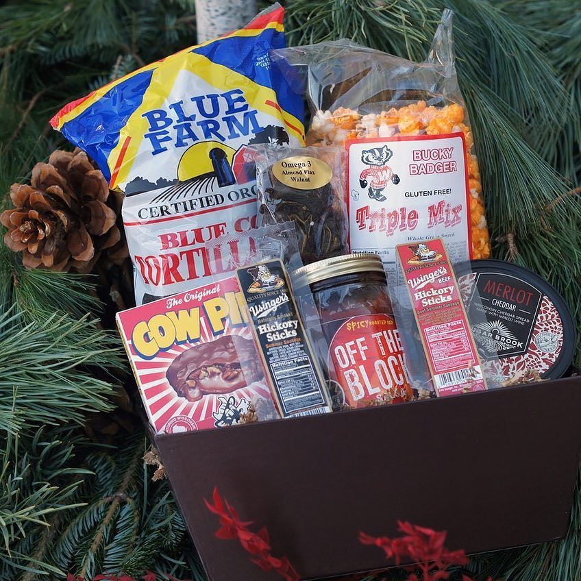 MetcalfesMarket's tweet photo. Want to #BringLocalHome this year? These gift baskets range in price from as low as $20 up to $75 and include 6-10 local favorites like #HooksCheese 3-Year Cheddar, @potterscrackers, @wollersheimwine Prairie Fume, or @usingers Meat Sticks.

Oh, and we ca… https://t.co/9fYcXtMcJp https://t.co/myWfUbSdT7