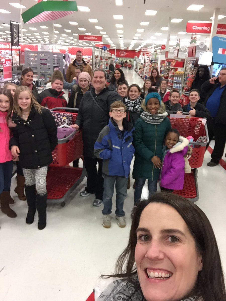 gckidcouncil's tweet photo. GC student council adopts a family for Christmas and shops!! Happy Holidays 🎄 #bscsd @GordonCreekElem https://t.co/lGi8NhQ74y
