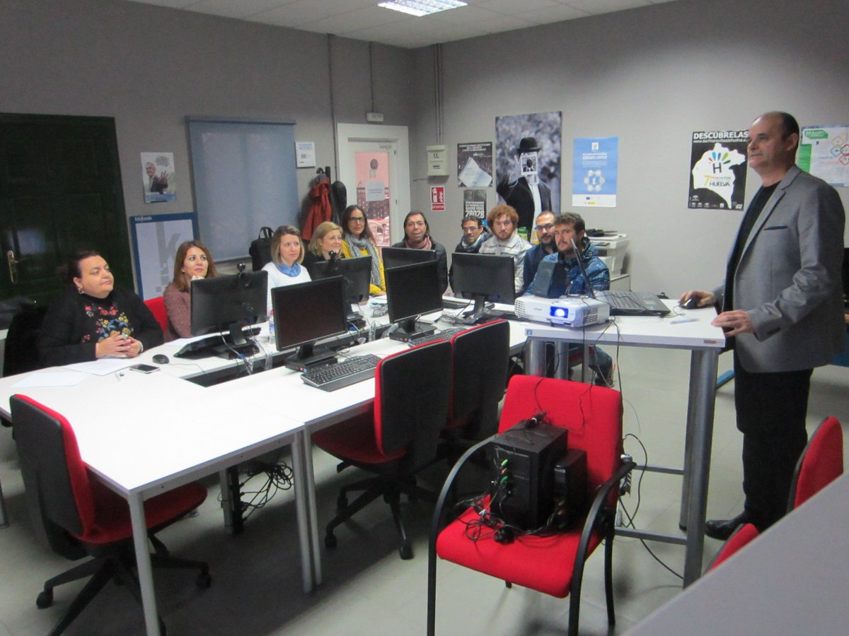 JoseMRomeroJara's tweet photo. Continuamos aportando # TransformaciónDigital, aprendiendo sobre #SmartCities: #HábitatSmart en las comarcas andaluzas con @consorciofr @Mainfor @JuntaInforma @RedGuadalinfo en #Andalucía
Hoy estamos en @CabezasRubias #CabezasRubias https://t.co/mljrODWYF5