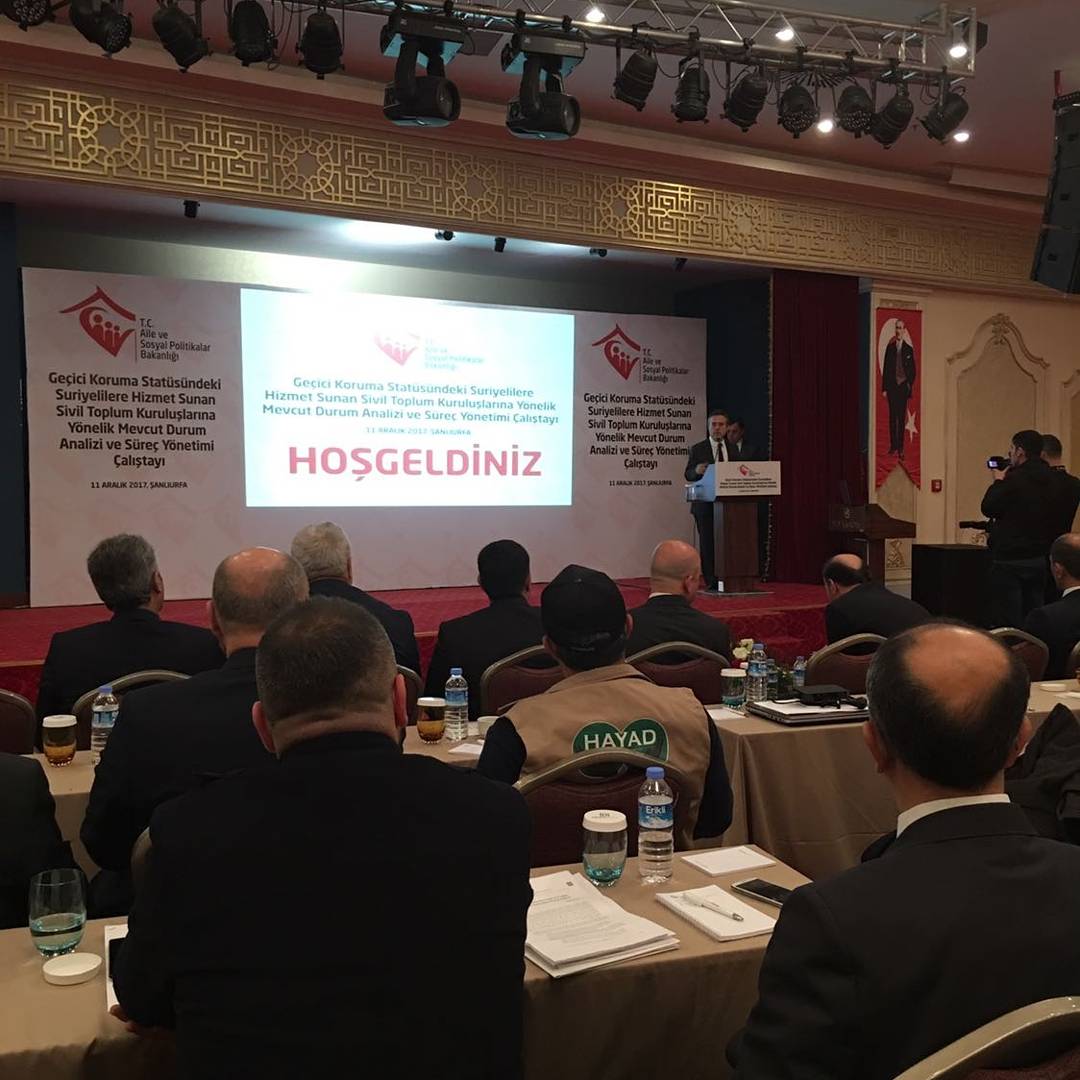 BeyazaySuriye's tweet photo. Geçici Koruma Statüsündeki Suriyelilere Hizmet Sunan Sivil Toplum Kuruluşlarına Yönelik Mevcut Durum Analizi ve Süreç Yönetimi Çalıştayı Şanlıurfa'da yapıldı. @beyazaysuriye komisyonu da çalıştayda yer aldı.
#çalıştay #suriyeli #mülteci https://t.co/JSKhBZfWVk