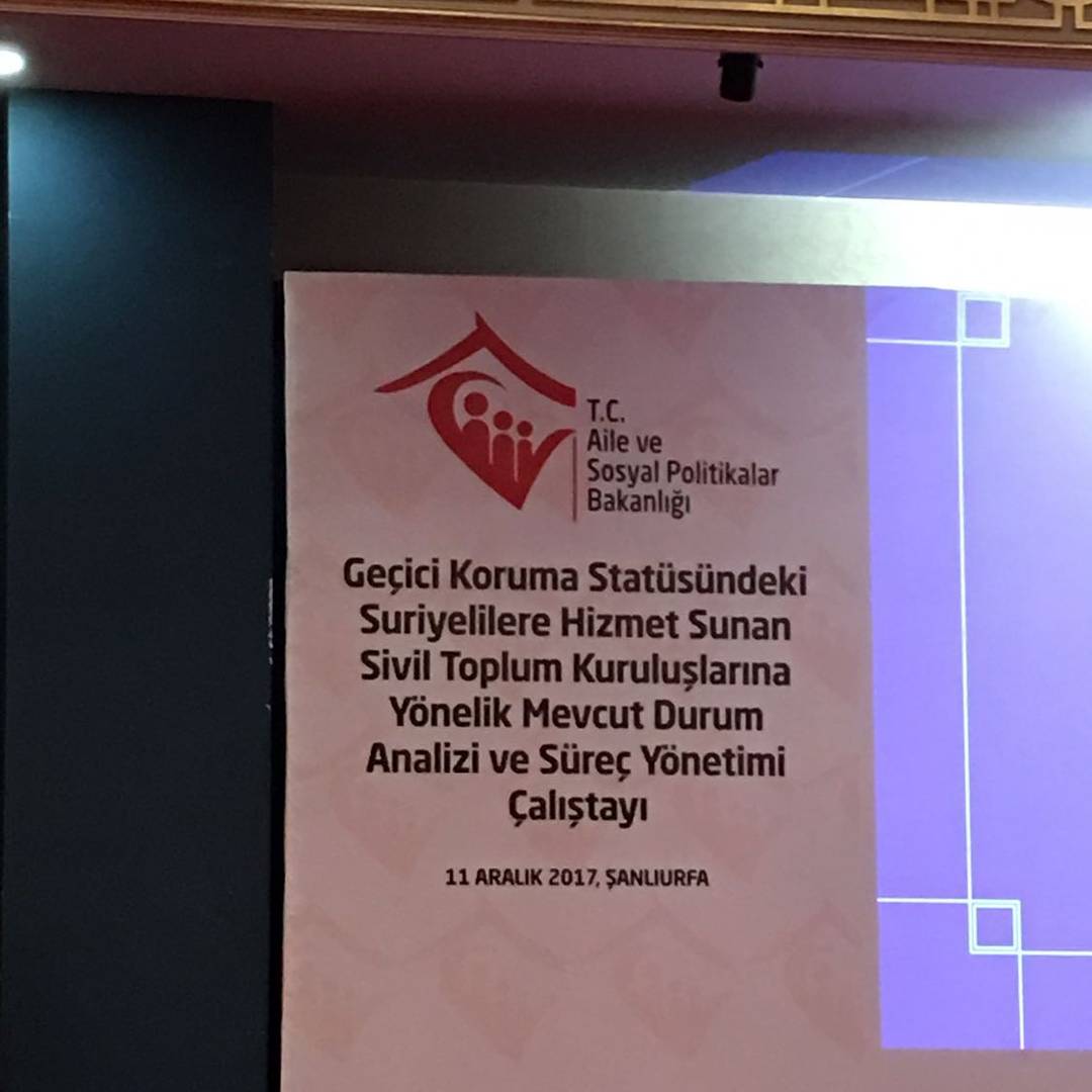 BeyazaySuriye's tweet photo. Geçici Koruma Statüsündeki Suriyelilere Hizmet Sunan Sivil Toplum Kuruluşlarına Yönelik Mevcut Durum Analizi ve Süreç Yönetimi Çalıştayı Şanlıurfa'da yapıldı. @beyazaysuriye komisyonu da çalıştayda yer aldı.
#çalıştay #suriyeli #mülteci https://t.co/JSKhBZfWVk