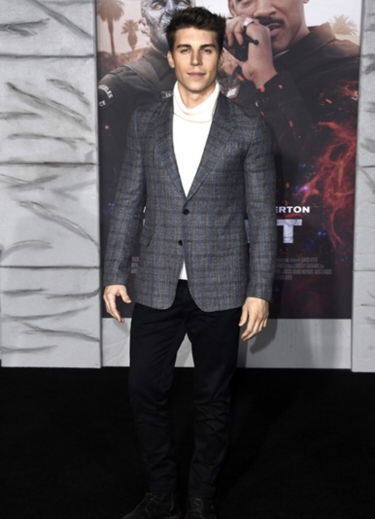NolanFunkJPN's tweet photo. Premiere of Netflix's 'Bright' - Arrivals
#nolanfunk https://t.co/VCuf65qOjJ