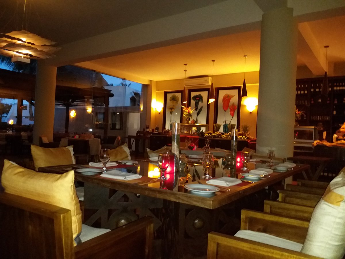 MosesPapo2's tweet photo. Big restaurant  and nice public  dinners  and private  dinners  with  nice from chef from north of Africa ..... this is  zalu resort and spa  nungwi north of zanzibar  #niceroom #freelife https://t.co/LN8BZYArOa