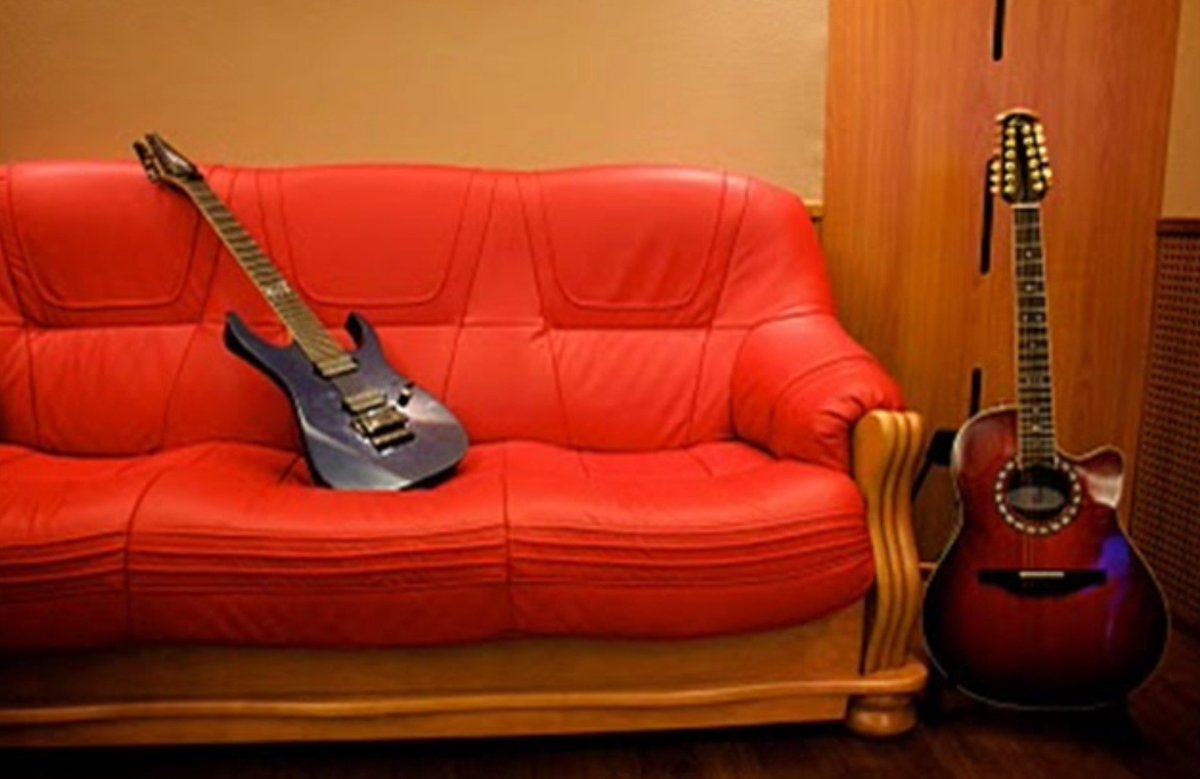 some guitars chilling out on a sofa listening to smooth jazz, so that's what guitars do in their spare time, should have known!

youtube.com/watch?v=go2UBN…

#MoroccanJazz #StrangeJazz #SmoothJazz <a href="/SmoothJazzColl/">SmoothJazzCollective</a>