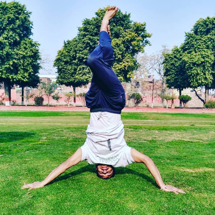 miraculousyoga's tweet photo. शिर्ष गरूड़ आसन
In the Supported Headstand (Salamba Sirasana),the body is completely inverted.
Sirsasana is nicknamed "king" of all the asanas.
#Yoga
#yogalife #yogi
#shrishasana #kingpose
@narendramodi @yogrishiramdev @SriSri @myogiadityanath @AvdheshanandG @rashtrapatibhvn https://t.co/ps2nJFOFqn
