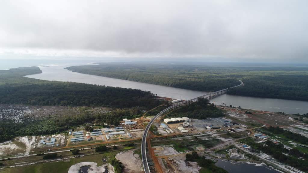 Maxewell's tweet photo. Port-Gentil - Omboué... la parole aux actes. Je rêve emprunter cette route👏👏👏👏👏 #Gabon. https://t.co/s9abRLbZzx