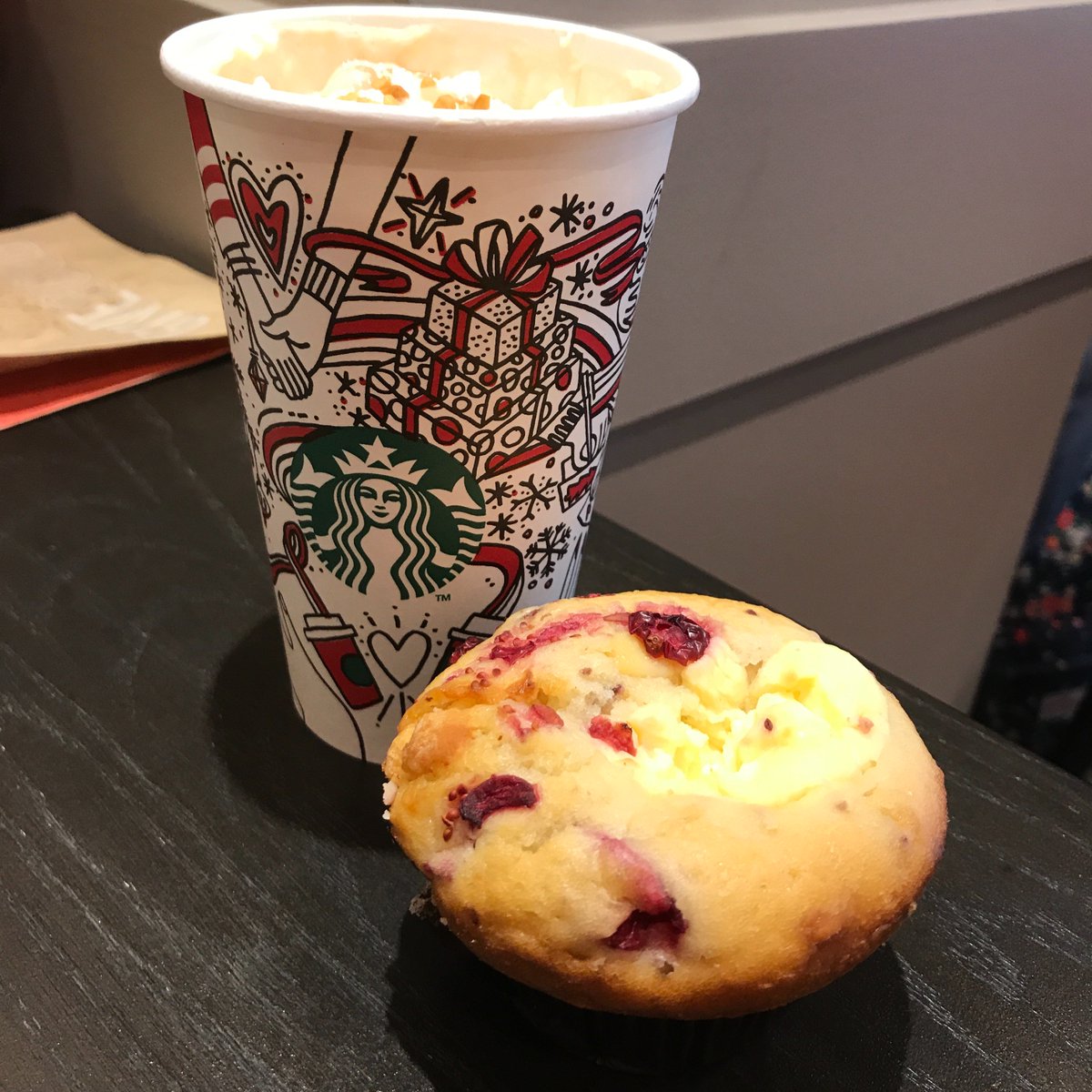 TracStrat's tweet photo. #throwbackthursday to when I had this delicious toffee nut latte in Starbucks to spread some #cheerforgood for @KicksCount YUUUUUUM!!! https://t.co/wyk23dc7Ju