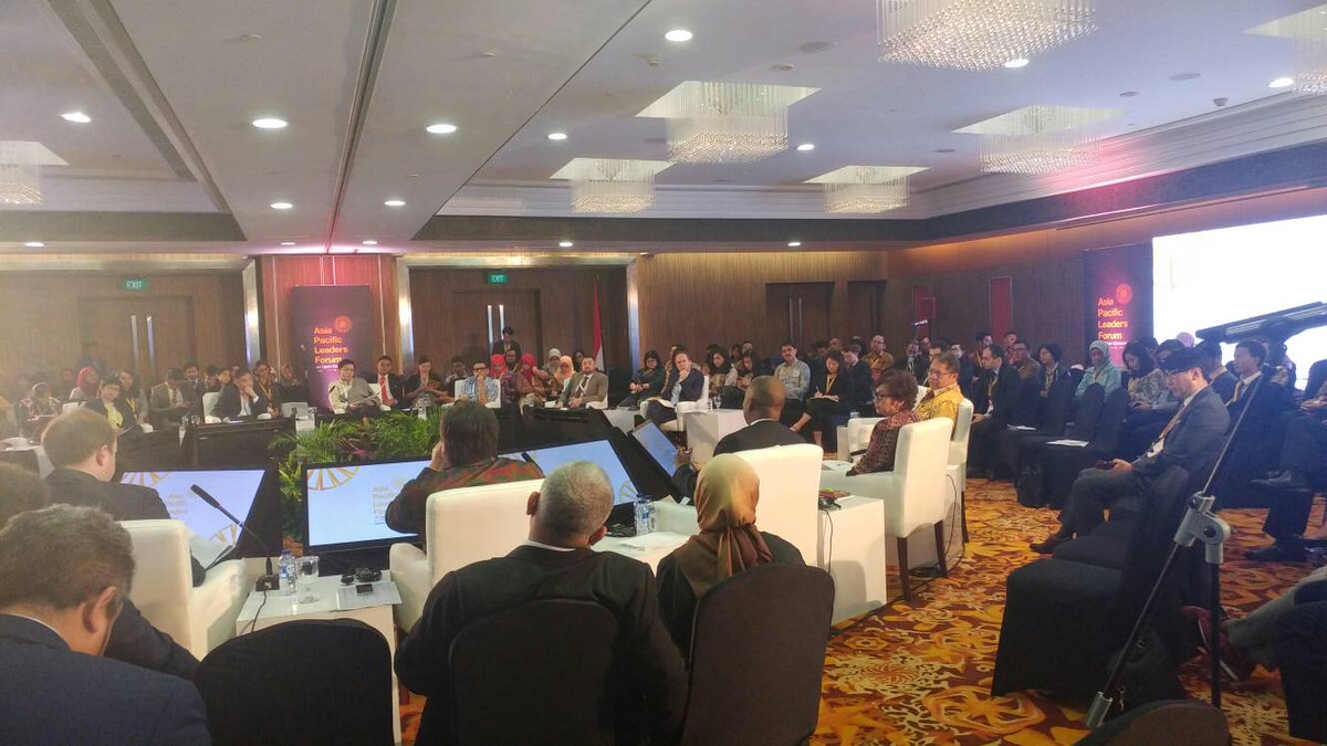 The number of starred commitment in Asia Pacific (overall) is lagging behind #APLF2017 #opengov #MinisterialRoundtable