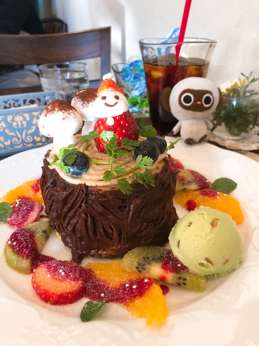 ドクターパンケーキ No Twitter カフェアンジェ 篠崎 さん ブッシュドノエルパンケーキ 果実とチーズクリーム一緒にサンド チョコ ガナッシュとコーヒークリームにイチゴとクリームのサンタさんとメレンゲ細工のキノコ達 ウマウマでした Cafeange Pancake