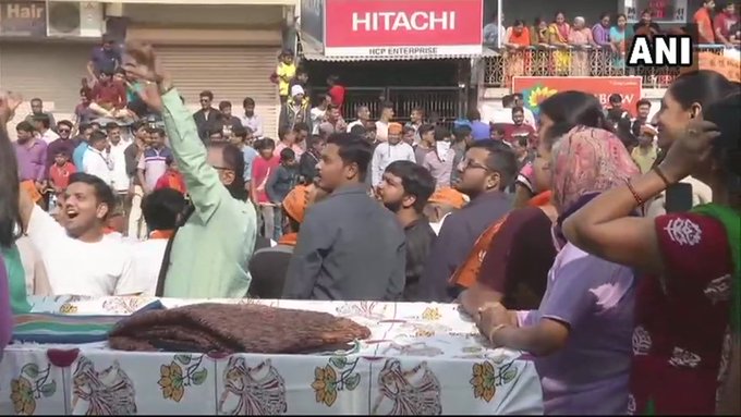 ट्विटर पर छबि देखें