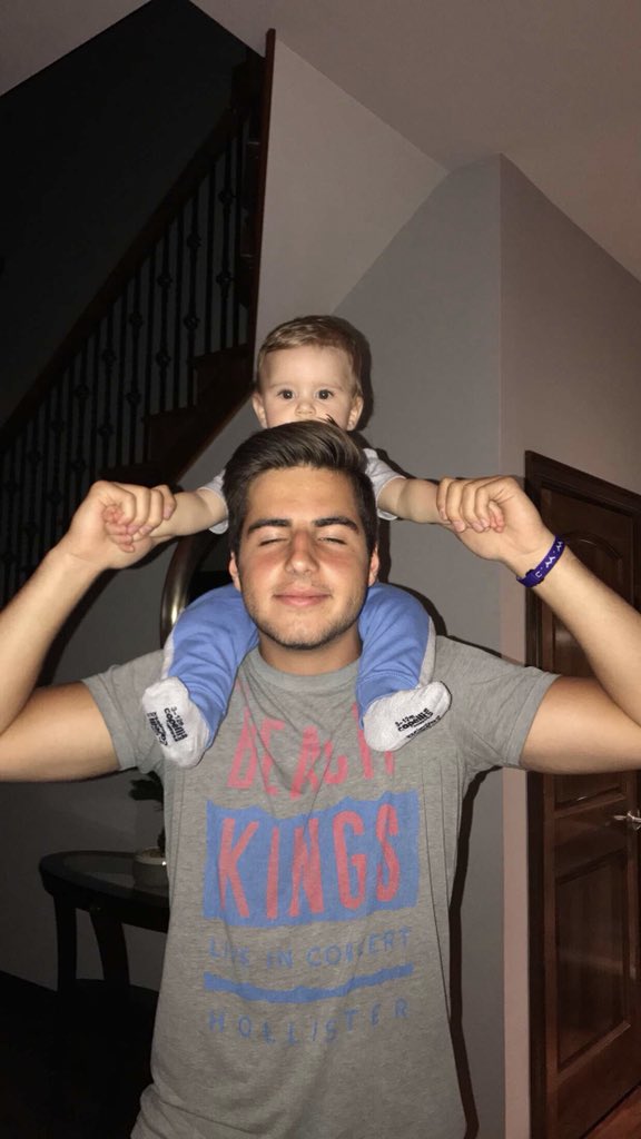 PetrasRazvan's tweet image. Everyone go wish my frend kevon a happy birthday! @kev_bal He is 16