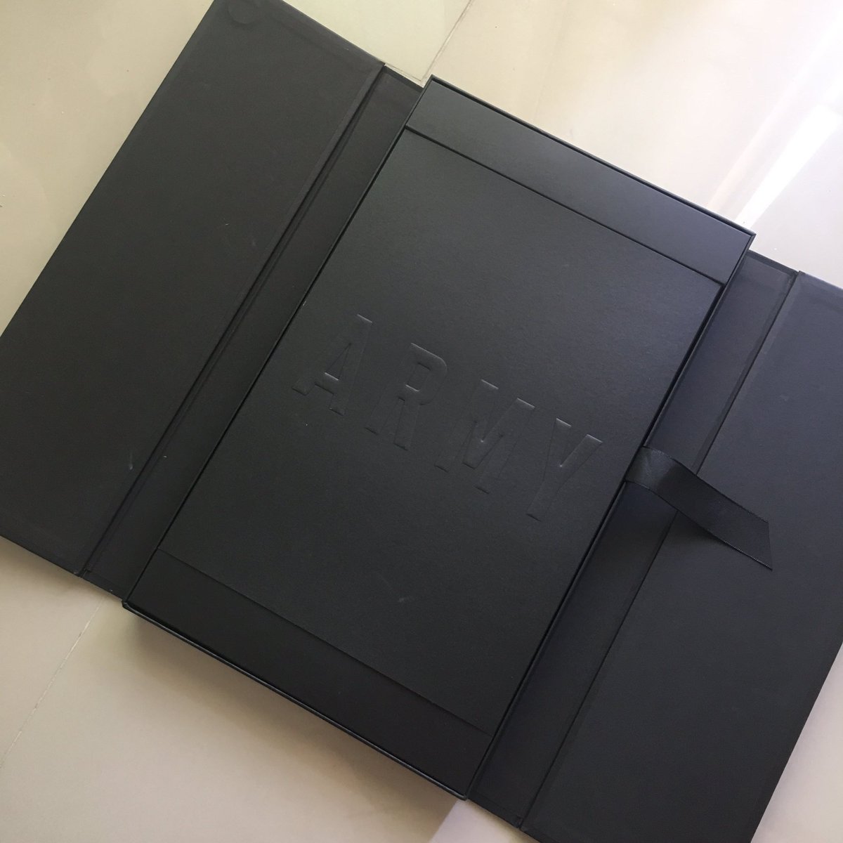 7daysILeft's tweet photo. ✨ขายมี่ออฟ✨#BTS Global Official Fanclub A.R.M.Y4기 Membership Kit (ของครบ ไม่มีบัตร) ➡️1,500฿⬅️ พร้อมโอนส่งฟรี #ตลาดนัดบังทัน #ตลาดรถไฟบังทัน #ตลาดนัดBTS #ตลาดนัดรวมด้อม https://t.co/Zl9kZ6yACk