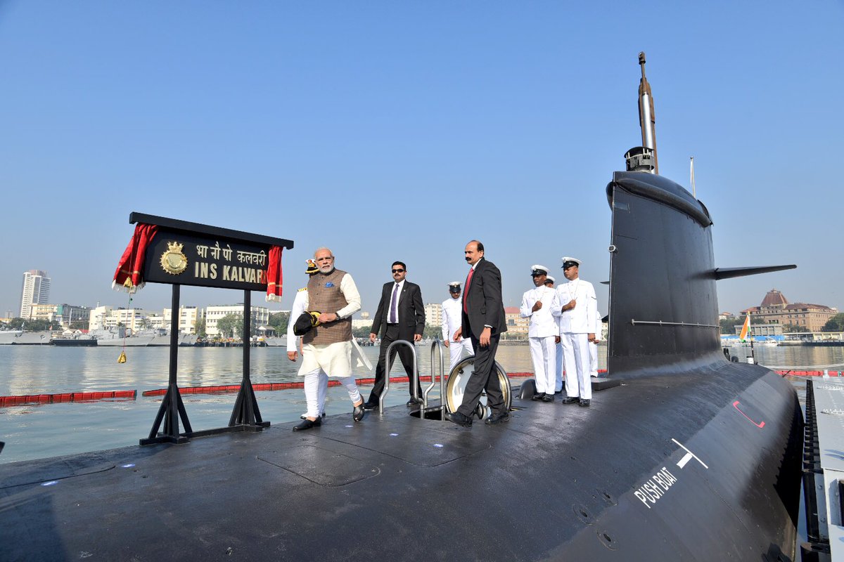 الهند تدشن أول غواصة مصنوعه محليا من طراز scorpene-class إلى أسطولها البحري DQ_SsZSW4AALEn9