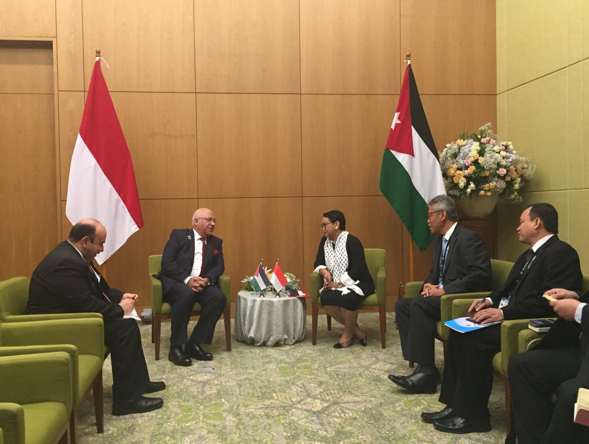 JorEmbID's tweet photo. Attended by the Ambassador of Jordan H.E. Walid Al Hadid, H.E. Eng Musa Maaytah held a bilateral meeting with H.E. Retno L.P. Marsudi, Minister of Foreign Affairs of the Republic of Indonesia on Thursday, 7 December 2017 on the sideline of the 10th Bali Democracy Forum. #BDF10 https://t.co/azV4b21Mvl