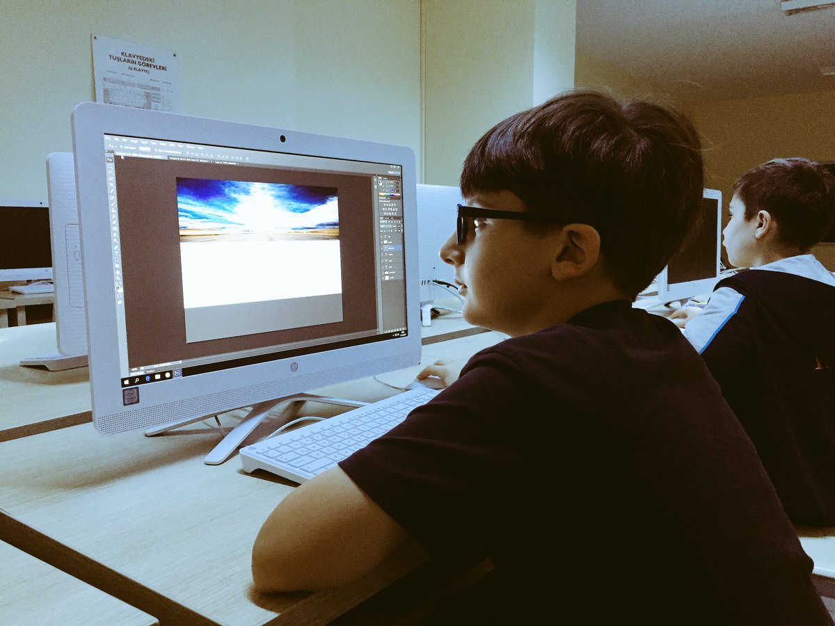 Beylikdüzü <a href="/okyanuskoleji/">Okyanus Kolejleri</a>  öğrencileri #yetenek derslerinde web tasarımı yapıyor.