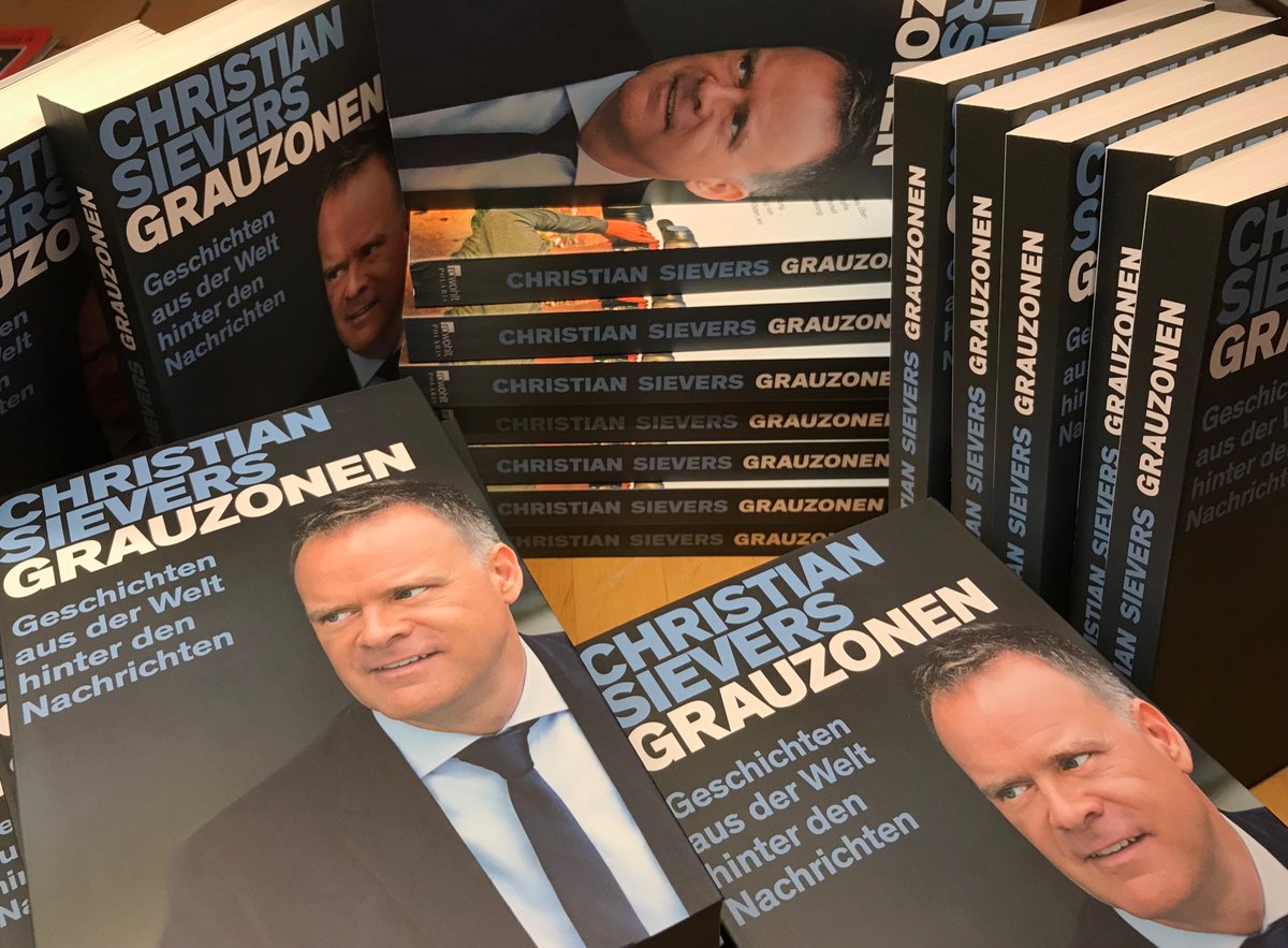 CHSievers's tweet image. Es war ein Abenteuer. Jetzt ist es ein Buch.
Wer Lust hat auf Geschichten aus dem Reporter-Alltag und einen Blick hinter die Kulissen der Nachrichten - bitteschön -> amzn.to/2hRJzIX