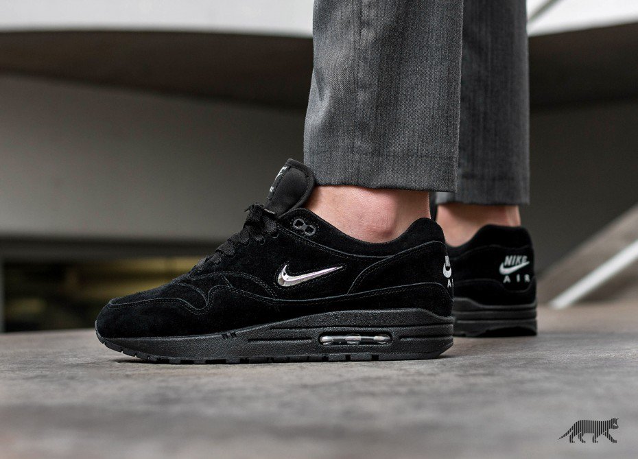 nike air max 1 jewel triple black