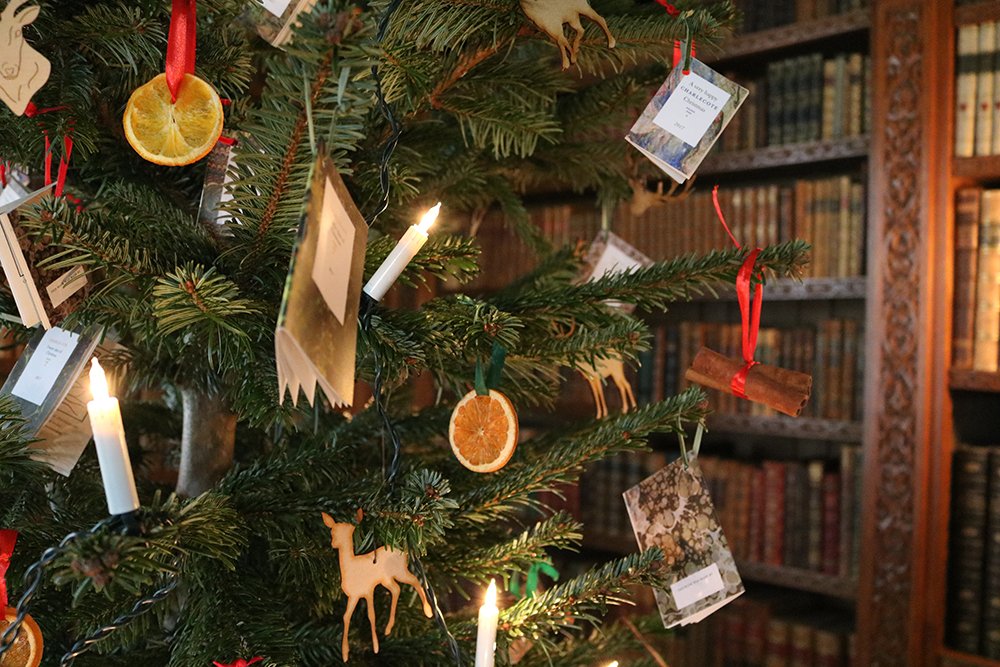 CharlecoteNT's tweet image. Day #14
It took 14 days to decorate the ground floor of the House for Christmas this year!

You can see these beautiful decorations every day next week by timed ticket from 11:30am - 3pm up to 24th December, before the House closes for conservation work until February half term.