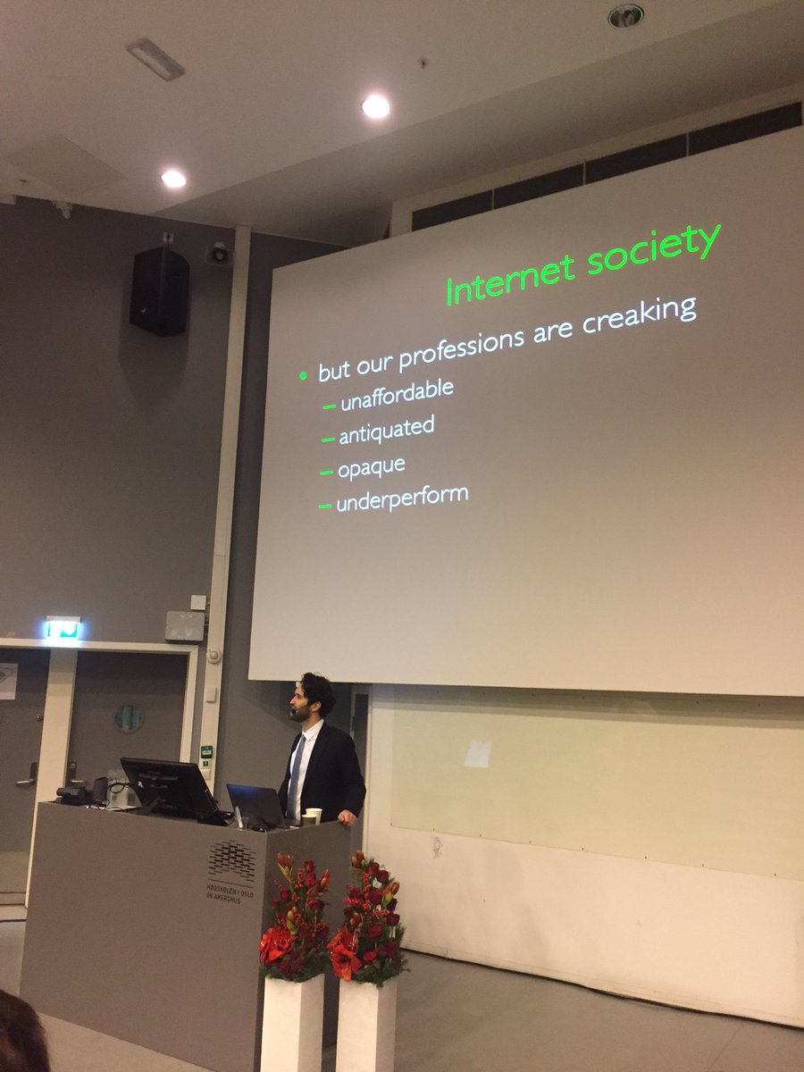 GroJamtvedt's tweet photo. Daniel Susskind, forfatter av #futureofprofessions; profesjoner er gammeldags. På #SPS sin årskonferanse @HiOA_info @NinaWaaler @mirgens https://t.co/ALQNFZUL8g