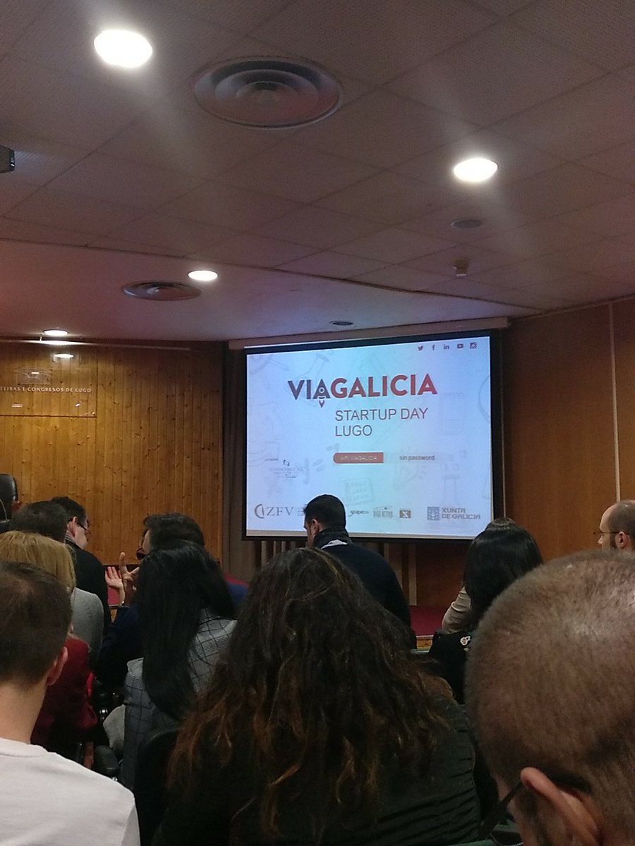 Gude89's tweet photo. #UrbanDigitalBox iniciando el #StartupDayLugo en la @FUNDACION_CEL proyecto #smartcity para la mejora de la movilidad urbana. #ViaGalicia #Lugo https://t.co/xbF1fysaEe