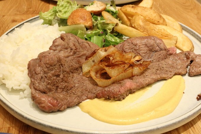 tomominfv's tweet photo. 『TAKANASHI Milk RESTAURANT』＠横浜

なんとチーズが無制限で食べ放題のカフェ！
タカナシ乳業直営でランチは5種類、夜は8種類のチーズが食べ放題。あまりにも贅沢すぎてバチが当たってしまいそう！
食べ放題のチーズはフレッシュチーズなど軽めのものが多く、気兼ねなく「無限チーズ」ができます！ https://t.co/vTU7enfDl5