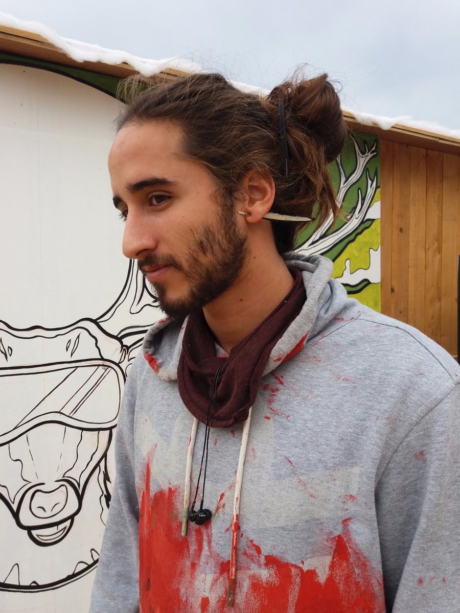 MDAbarcares's tweet photo. Quel régal  une colorisation de fresque réussie, le père noël, notre aînée eux aussi se sont laissés tenter. Merci à l'artiste APACH' auteur de la fresque pour ses précieux conseils en colorisation. Quelle équipe à la maison des arts. https://t.co/CWrlDp7CZL