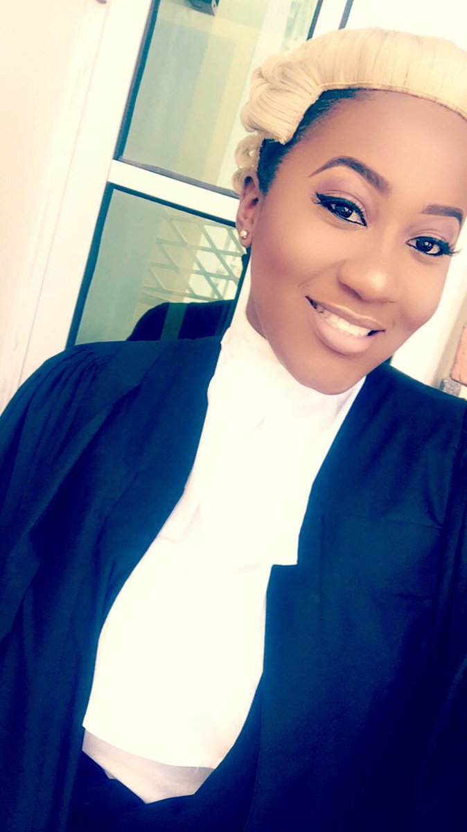 olere_'s tweet photo. This baby girl was called to the Nigerian Bar yesterday!!! LLB, LLM, BL, Slay queen 🎉🎊🥂 https://t.co/mrFzKUkLuw