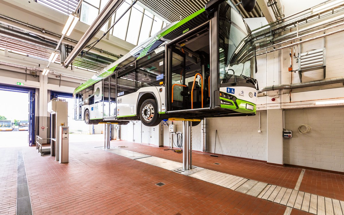 RocarTech's tweet image. Hoogwaardige 6-stempelhefbrug met intuïtief bedieningsconcept voor bussen en bedrijfsvoertuigen. Kijk en overtuig uzelf! #JABecker
youtube.com/watch?v=VWyrxH…