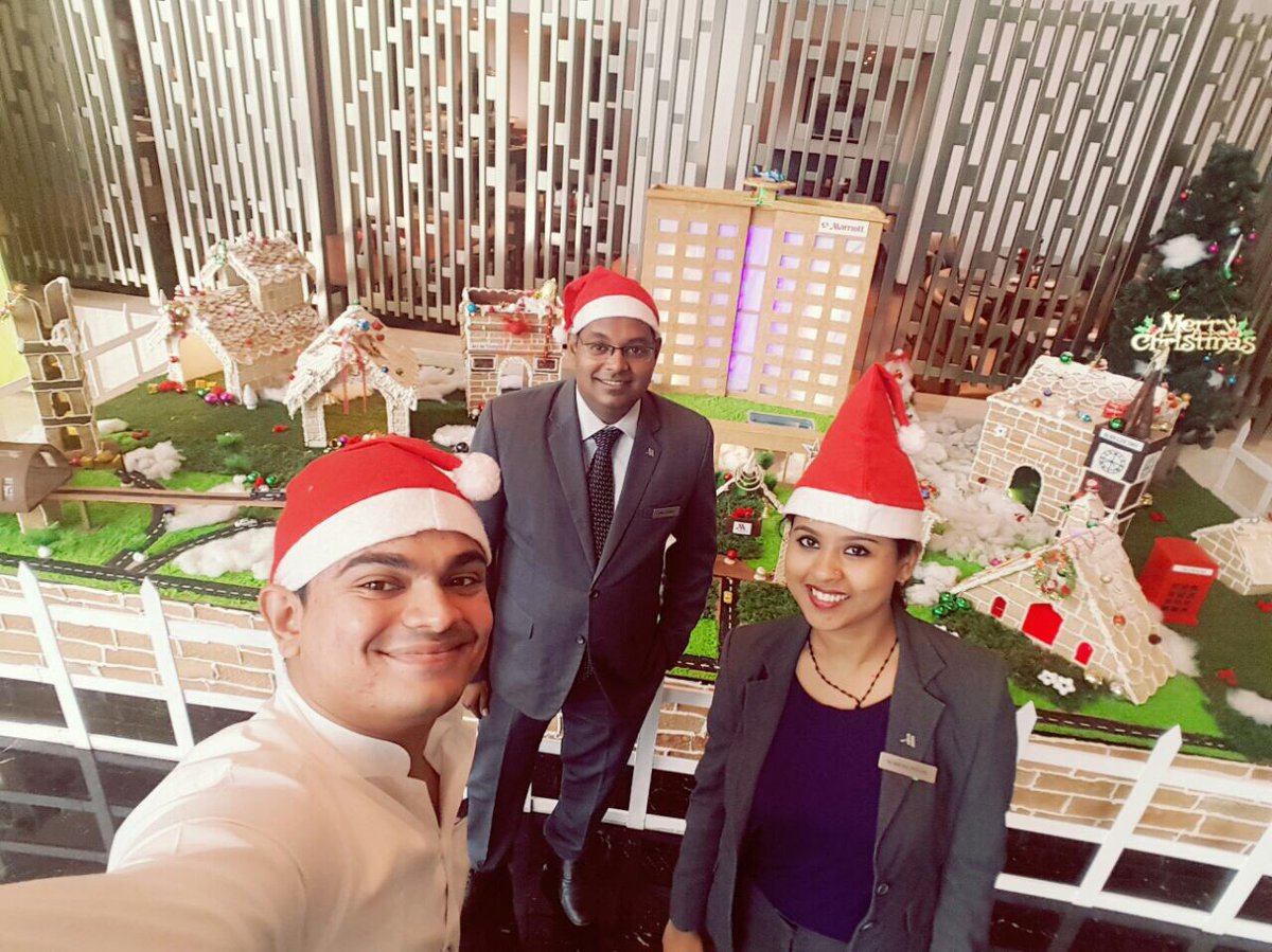 janaramakrishna's tweet photo. Xmas at Kochi Marriott #teamHR #kochimarriott #ElfieSelfieContest #ContestAlert1 https://t.co/zI8EGJ7cC7