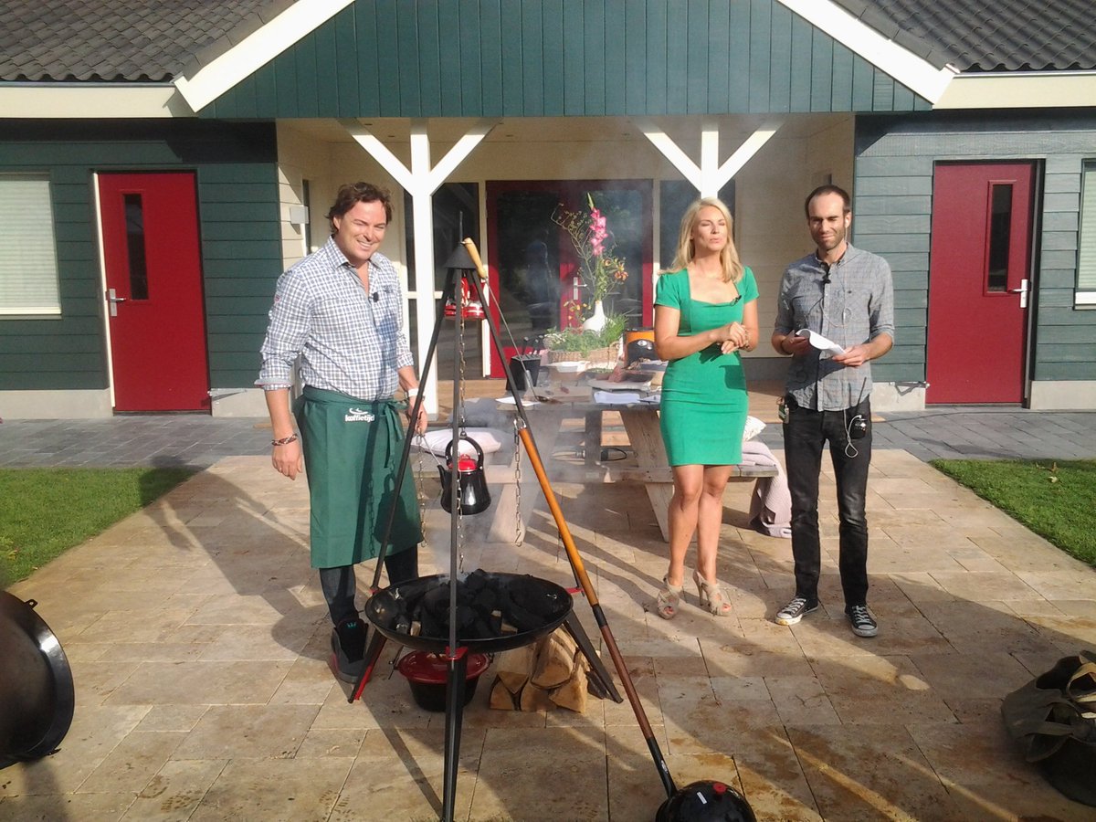 #bonfire buitenkeukens kan elk seizoen, tijdstip en locatie gebruikt worden om op te koken en barbecuen. Zelfs op de set van #koffietijd. ow.ly/biLm30hdy6Q