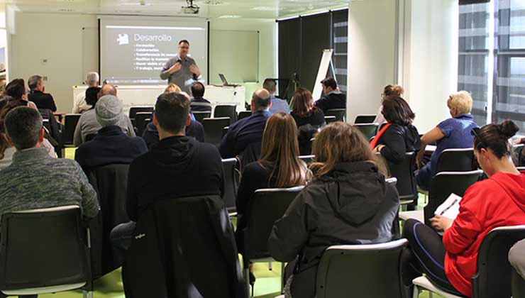 AlmeriaInfo37's tweet photo. La @ualmeria colabora con el @pitalmeria en la sexta edición de #EmprendeWEB #Almería https://t.co/0BirCLaQF0 https://t.co/5MMTx8c5Fs