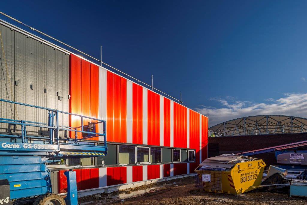 bandkbuild's tweet photo. Works continue throughout the #hellowaterside campus buildings #behindthehoarding with our great team of specialist contrctors incl. @derry_bs @weareMcDermotts @MetCladContract @Keycladltd @ShipleyUK and many others https://t.co/2bkvidevZw