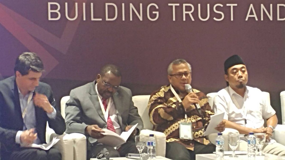 How can we make #opengov initiatives sustainable? 1. Build a system, put it on the law, on regulation, on policy, 2. Make people feel the benefit #APLF2017