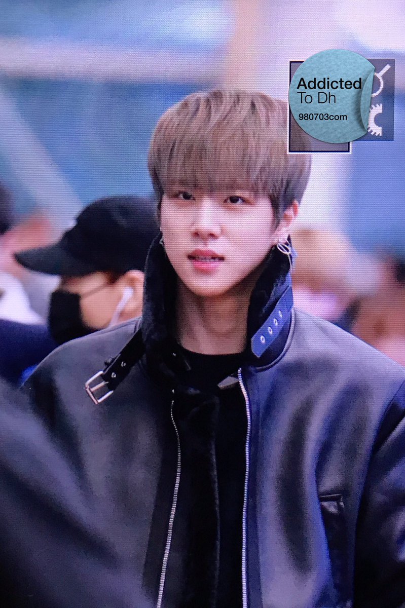 dh980703com's tweet photo. 171214 인천공항 #김동한 #동한 #JBJ https://t.co/7FGY11xB8X