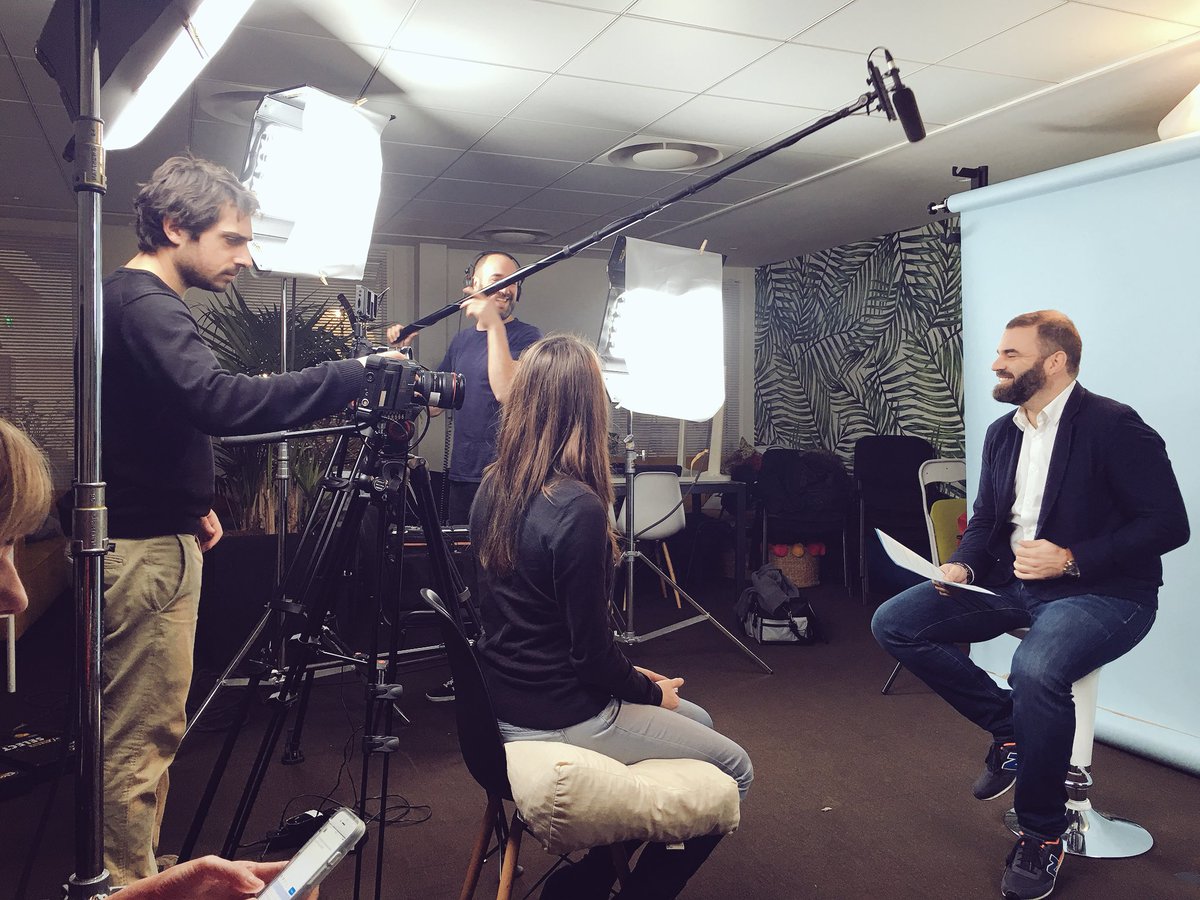 Il se trame quelque chose de chouette dans les locaux d’AuFeminin ce matin... 😌🎬🙋🏽🙎🏼 avec <a href="/SeillerBenoit/">Benoit Seiller</a> <a href="/barret_anne/">Anne Barret 🎀</a> <a href="/Catherinebelha2/">Catherine belhassen</a> #Femmes #AXA #ProgrammeL #COOC