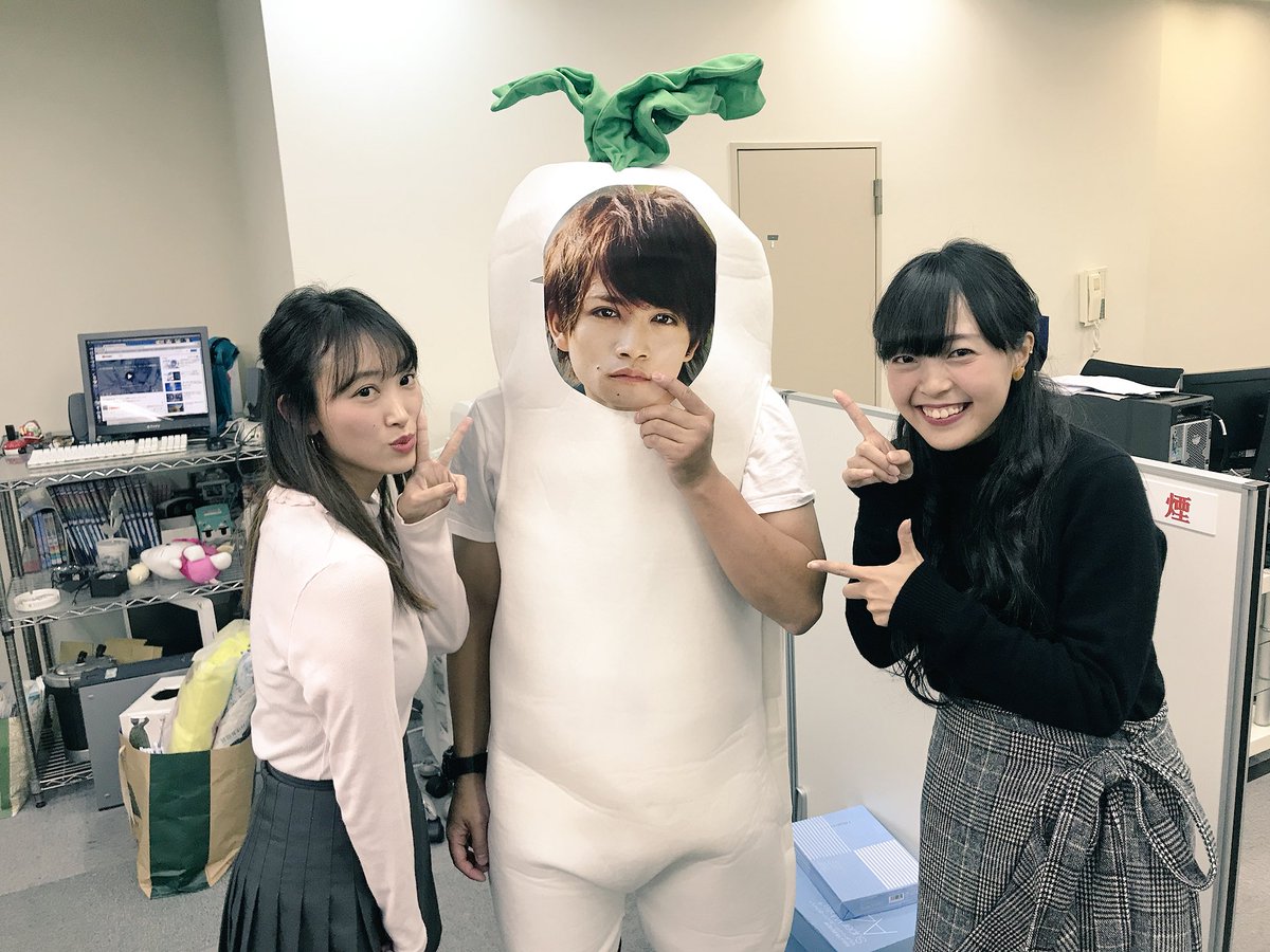 ねりまだいこん 影山 グラマラスヒーローズ アニメ声優に初挑戦 いい経験をさせていただきました 大根芝居でしたが 2ヶ月間ありがとうこざいました 4枚目の写真はスタッフの二人と ねりまだいこん 影山 グラマラスヒーローズ アニメ声優に初挑戦 いい経験をさせていただきました 大根芝居でしたが 2ヶ月間ありがとうこざいました 4枚目の写真はスタッフの二人と