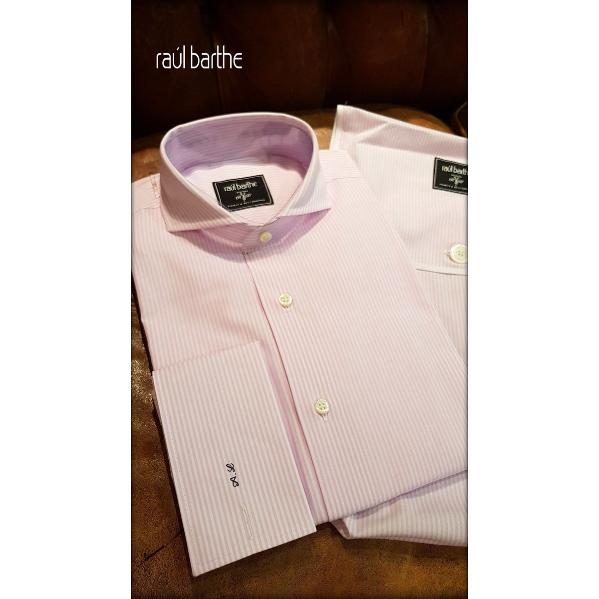 Camisería a medida algodón 100% con bolsa de viaje misma tela e iniciales bordas a mano.