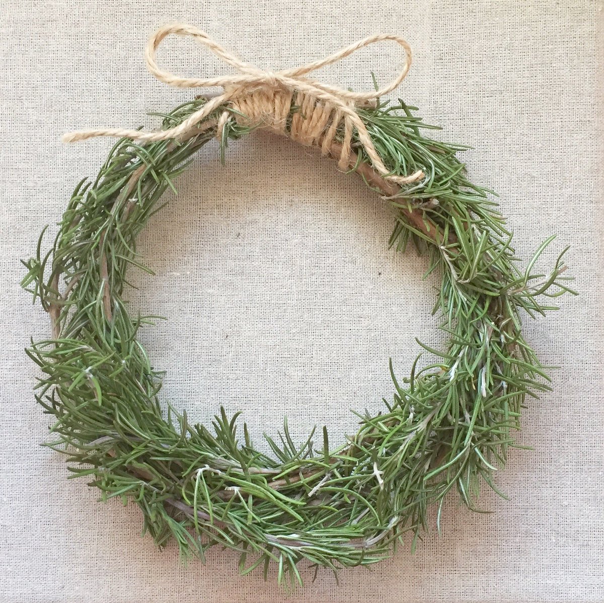 Livingstone Jp Twitter પર Rosemary Wreath Smells So Good ローズマリーのリースを作ってみました 良い香りに癒されます Rosemary Wreath Herb ローズマリーリース ハーブリース Herbwreath T Co Fdt54ttrkc Twitter