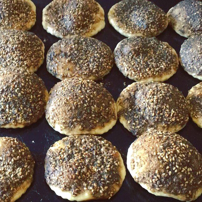 The freshest most delicious za’tar manoush at #ArezCafe! 🇱🇧