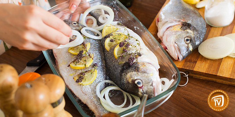 Balık pişirme işi sizden sorulsun! Tüm püf noktalar MigrosTV’de.  migrostv.migros.com.tr/balik-pisirirk…