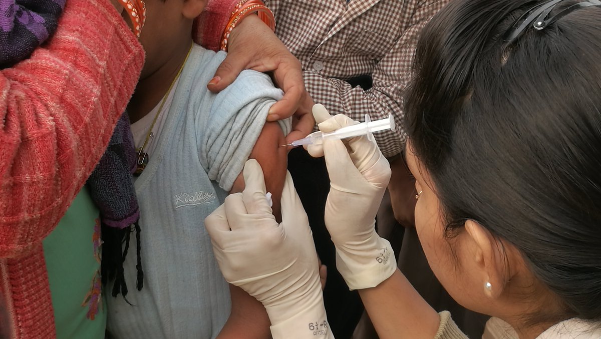 maxindiafndn's tweet image. Vaccinations help reduce the occurrence of #diseases Max India Foundation's Pan India #ImmunizationProgram has provided 1,54,464 #vaccine shots to over 77000 underprivileged children across 20 states..#MaxIndiaFoundationAt10 @INDIACSR @MaxBupa @MaxHealthcare @MaxLifeIns @MaxGroup