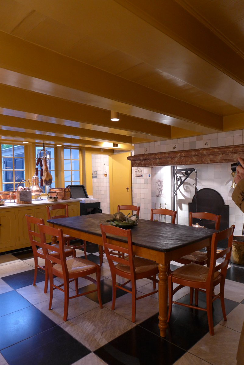 Restaurator Jaap Boonstra beschrijft de belangrijkste voorbeelden van het historische souterrain interieur:  willetholthuysen.nl/blog/het-verdw…