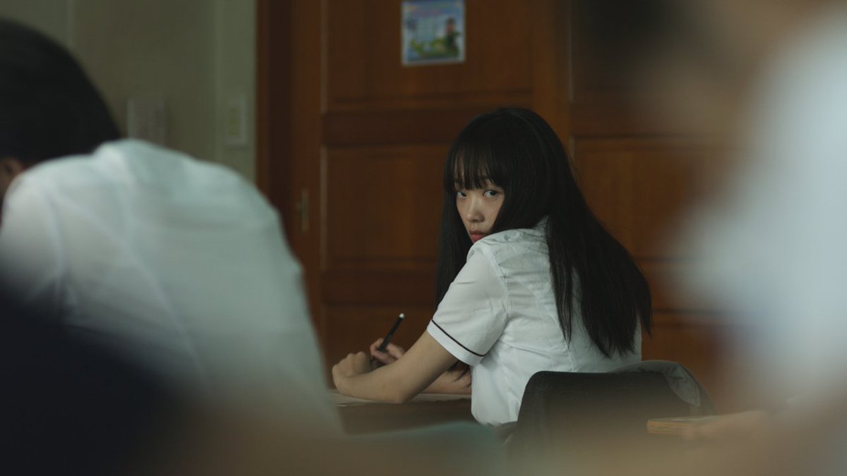 경쟁부문 <능력소녀> 김수영 ｜Fiction ｜ 24min 24sec
어떤 교실, 전교 1등으로 부러움을 한몸에 받는 ‘능력소녀’ 공미나와 반에서 존재감마저 없는 ‘무능력소녀’ 맹주리. 어느날 갑자기, 미나의 눈꺼풀이 감기지 않고 주리에겐 몰랐던 능력이 찾아오는데...